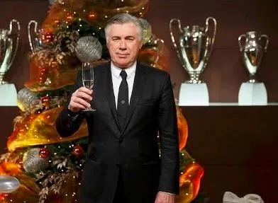 Comment Carlo Ancelotti prépare-t-il son sapin de Noël ?