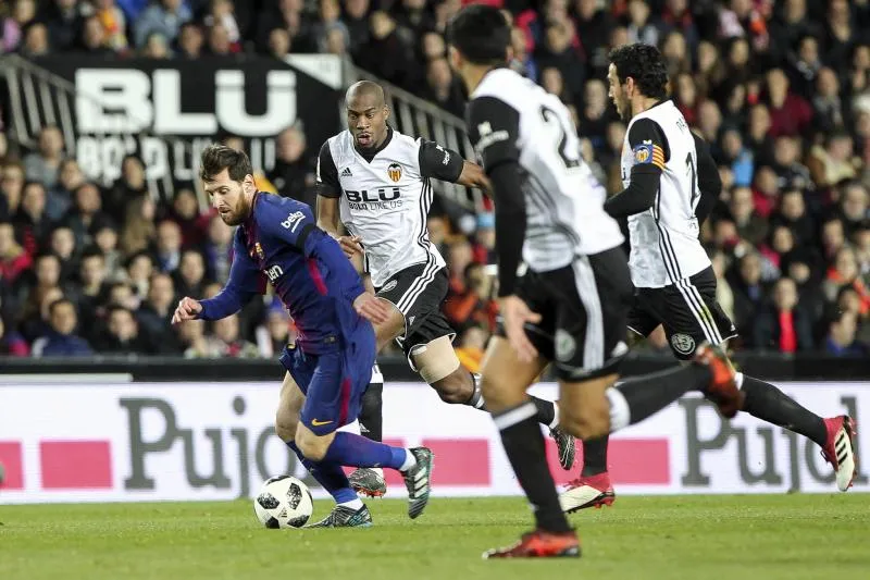 Coquelin déshabille Messi en plein match