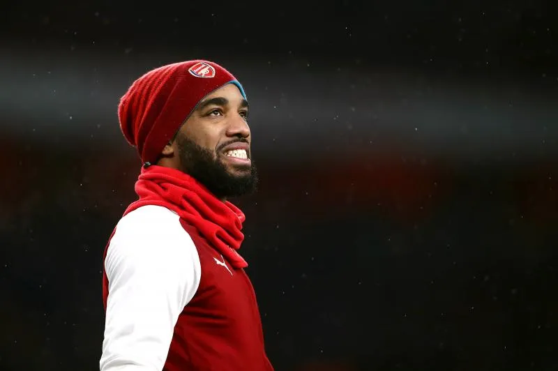 Un supporter d&rsquo;Arsenal brûle le maillot de Lacazette