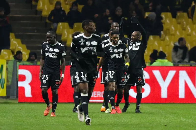 Metz craque, Amiens et Angers se battent