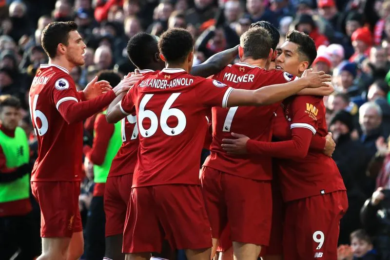 Liverpool claque West Ham et met la pression à United