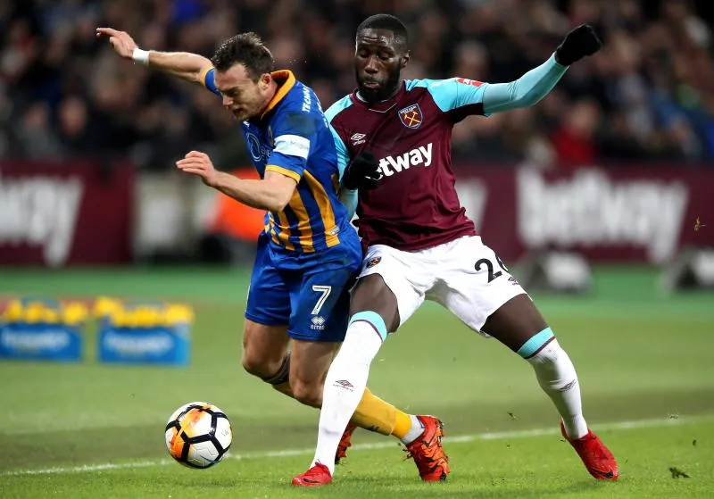 Arthur Masuaku suspendu six matchs