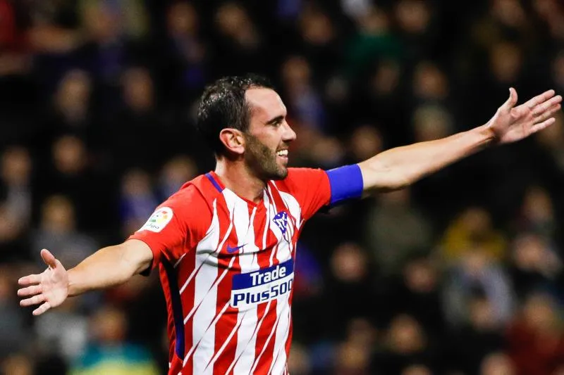 Trois dents cassées pour Diego Godín