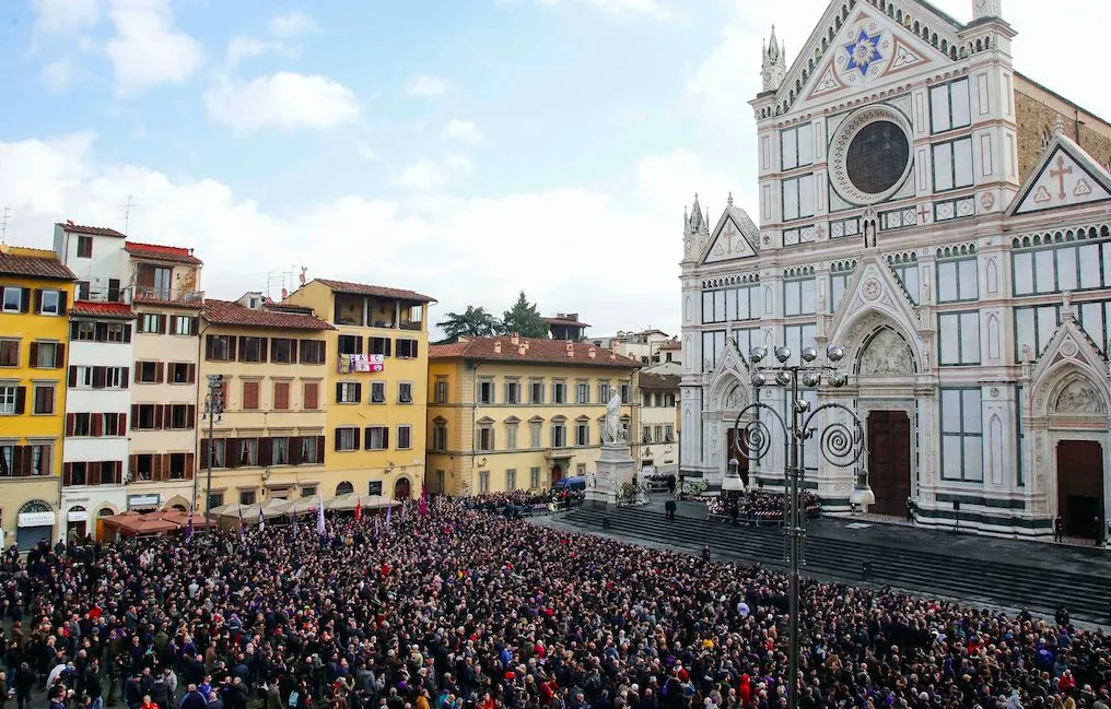 Enterrement Astori : la Juve applaudie à Florence