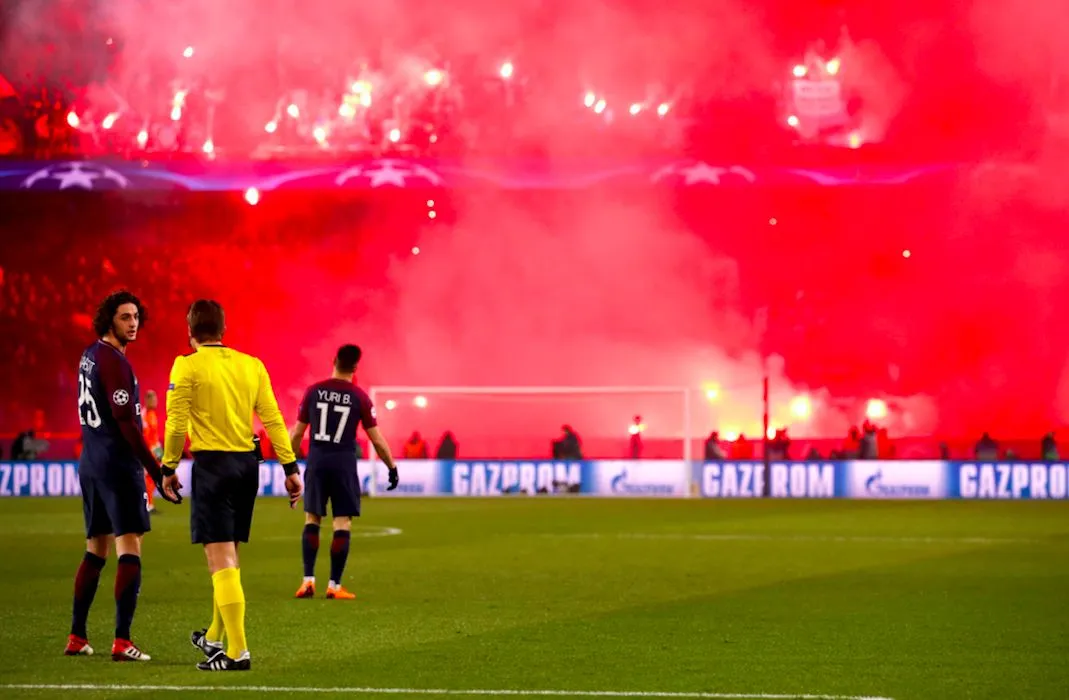 Sept supporters parisiens sanctionnés à cause des fumigènes