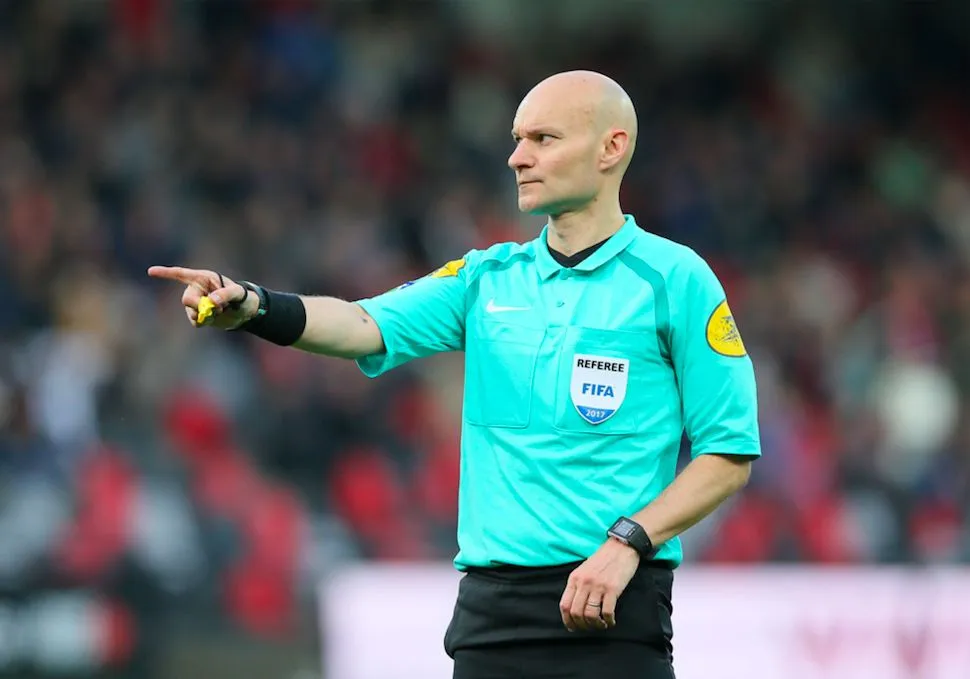 Tony Chapron suspendu six mois