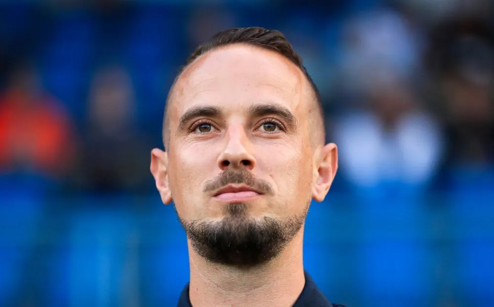 Mark Sampson aurait menacé une arbitre avec une barre de fer