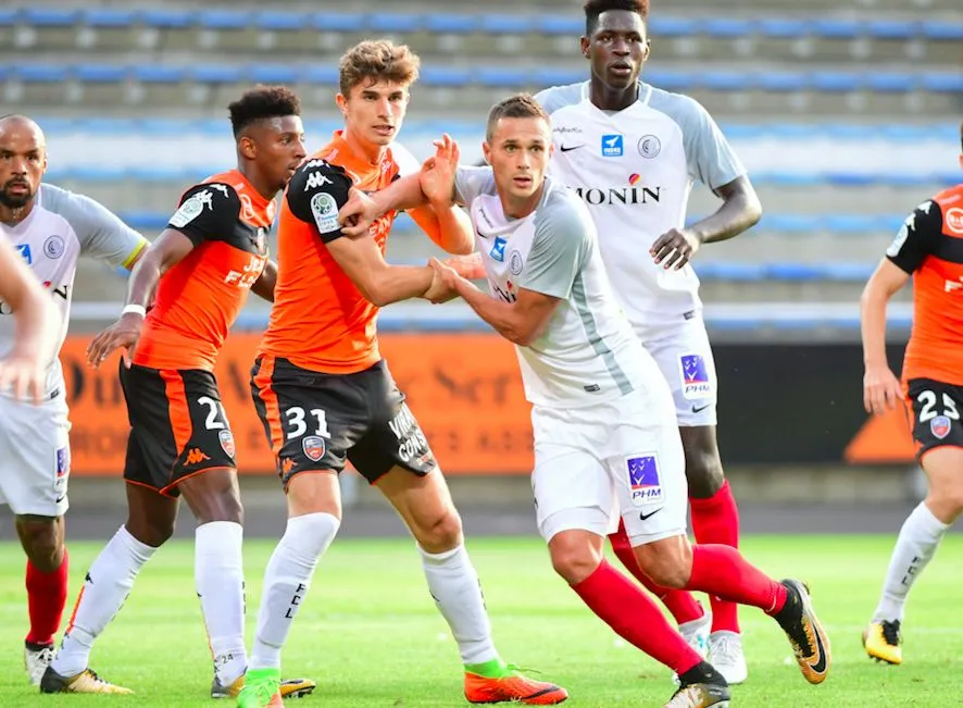 Bourillon : « J’aime trop le foot pour rester sur un banc »