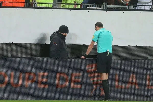 L&rsquo;arbitrage vidéo adopté en L1 et à la Coupe du monde