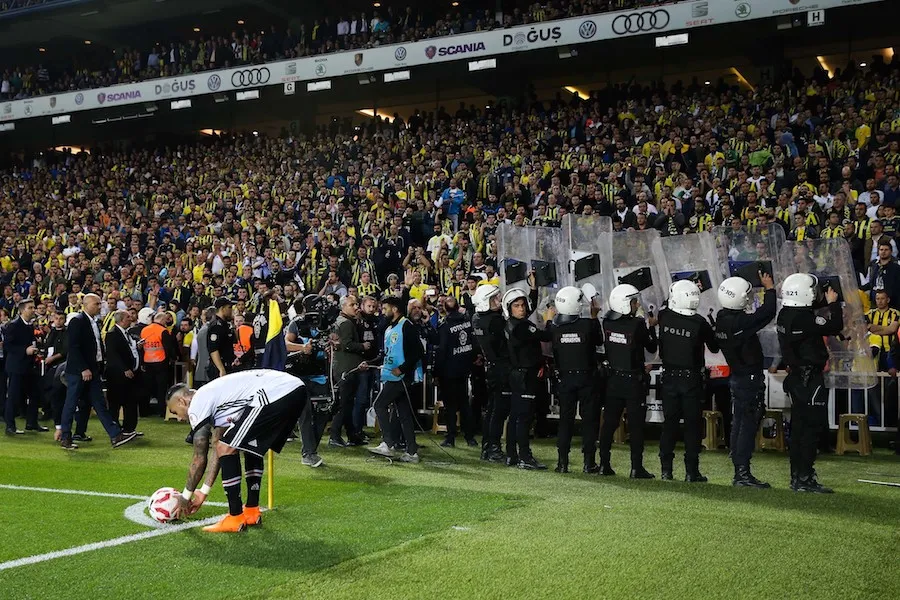 Fenerbahçe-Beşiktaş reprendra le 3 mai à huis clos