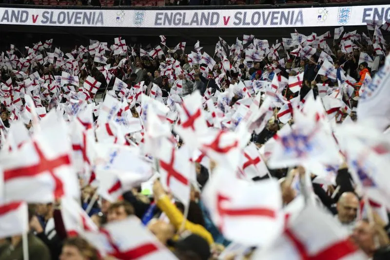 100 000 anglais signent une pétition pour des tribunes debout