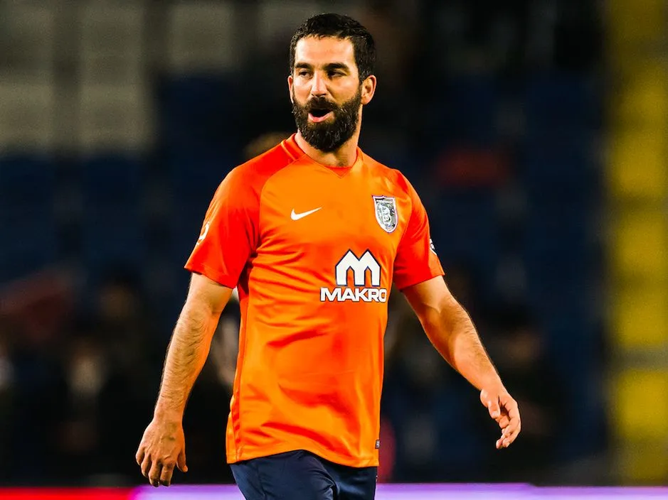 16 matchs de suspension pour Arda Turan