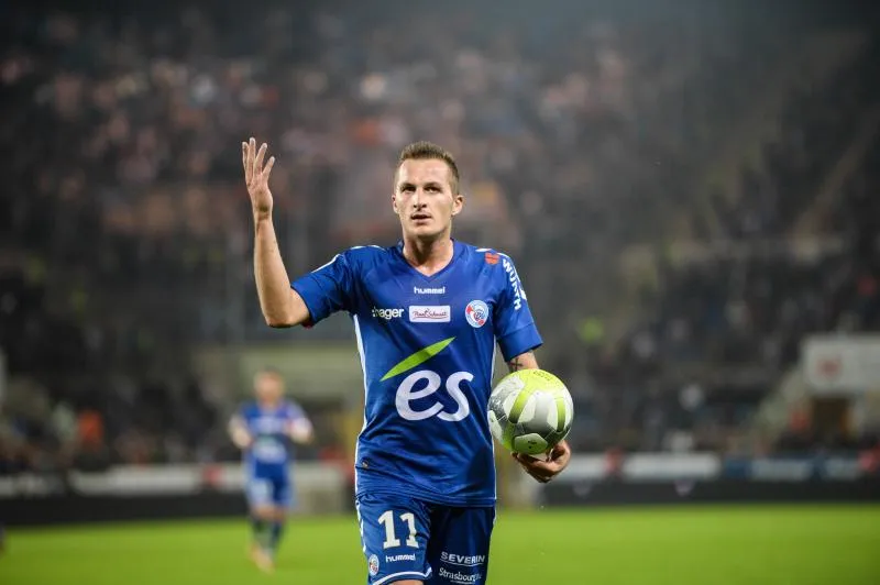 Strasbourg retourne Lyon et se maintient !