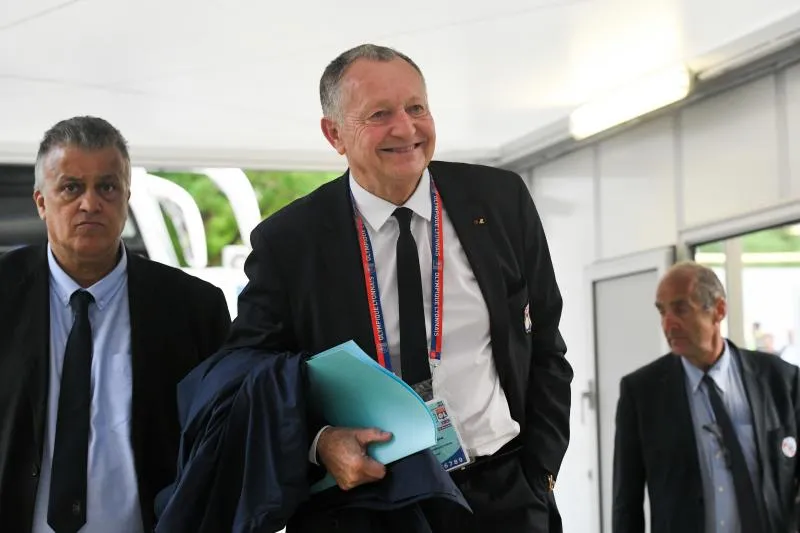 Aulas piégé par des supporters à La Meinau