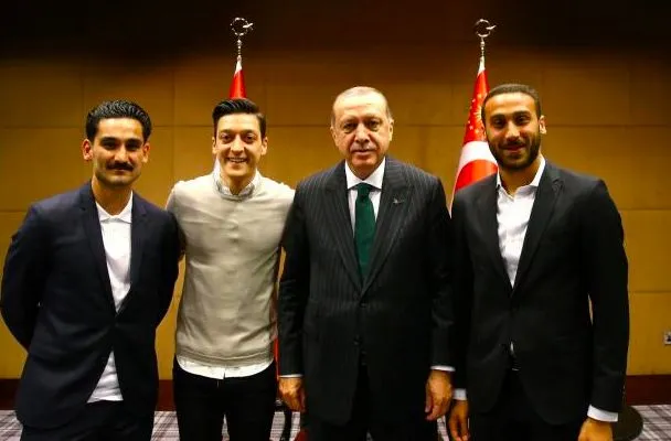 Özil, Gündoğan et la photo scandale avec Erdoğan