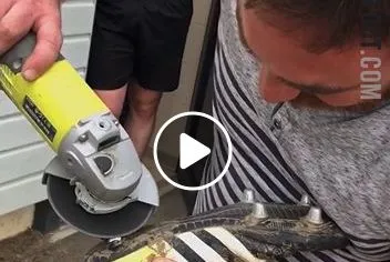 Vidéo : Il taille ses crampons avant un derby en District (via Facebook SO FOOT)