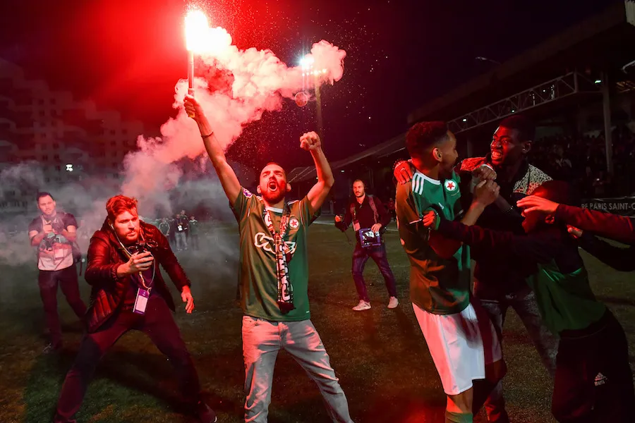 Le Red Star monte en Ligue 2, Les Herbiers respirent