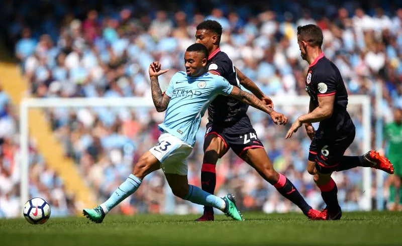 Huddersfield tient tête à Manchester City