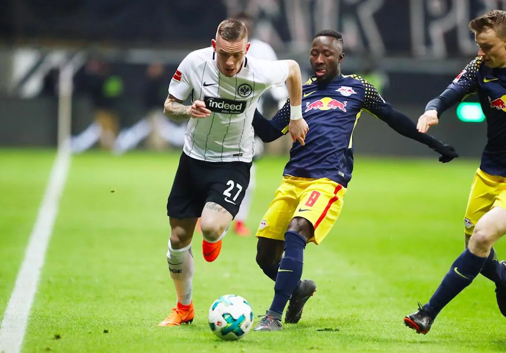 Marius Wolf signe à Dortmund