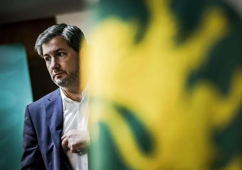 Le président du Sporting poussé vers la sortie