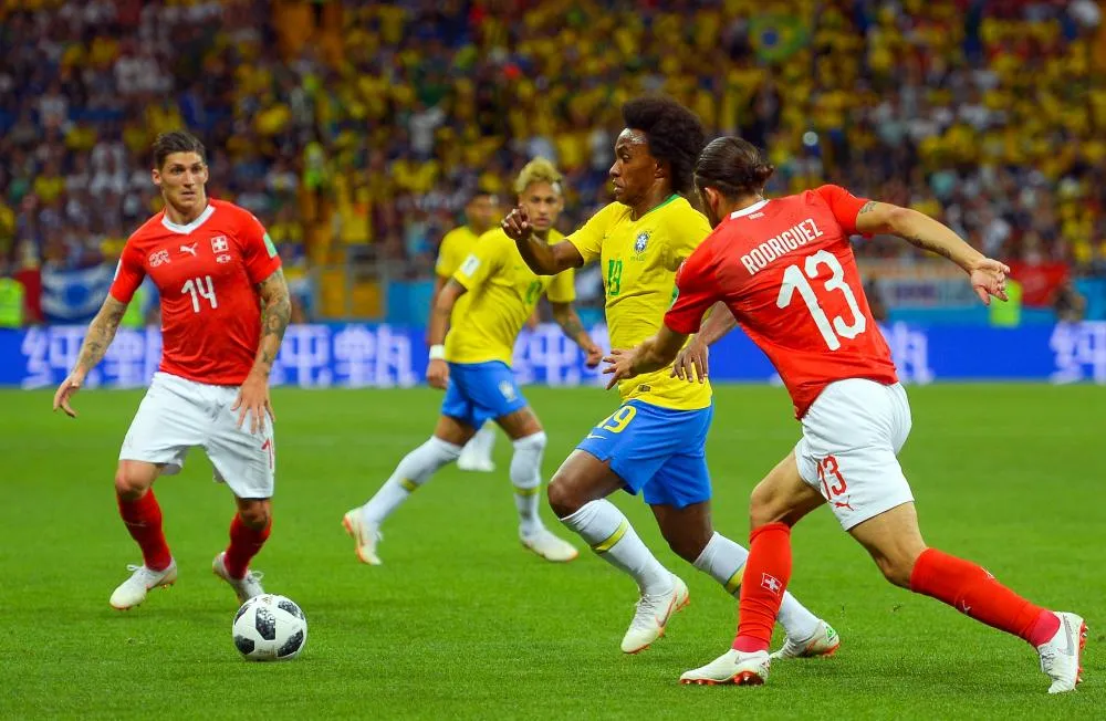 Zuber égalise d&rsquo;un coup de crâne pour la Suisse