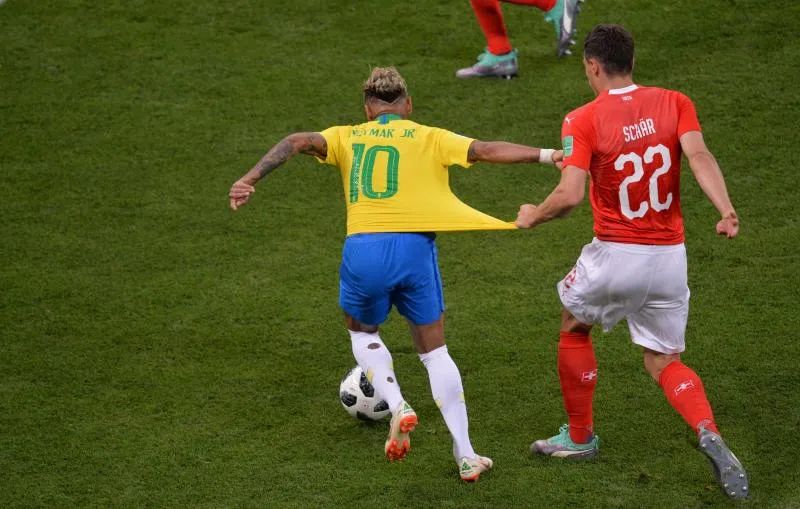 Nombre de fautes record sur Neymar