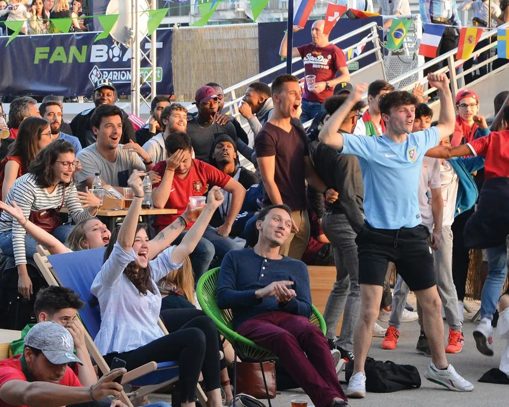 Suivez la Coupe du monde sur un bateau à Paris !