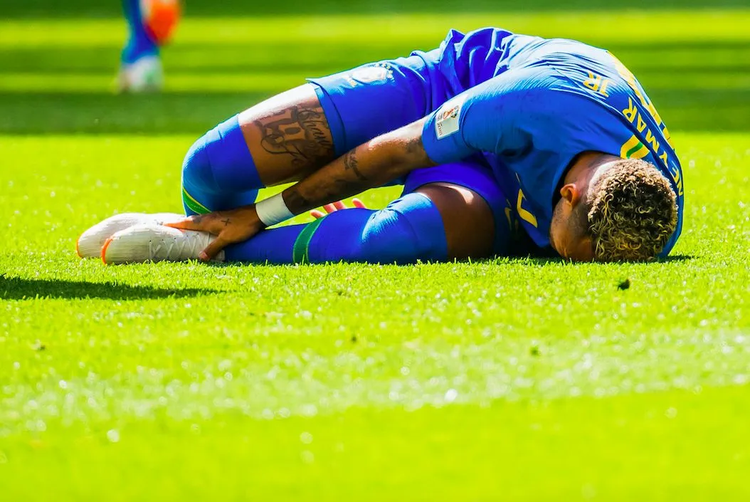 Neymar proteste contre l&rsquo;arbitre à la mi-temps de Brésil – Costa Rica