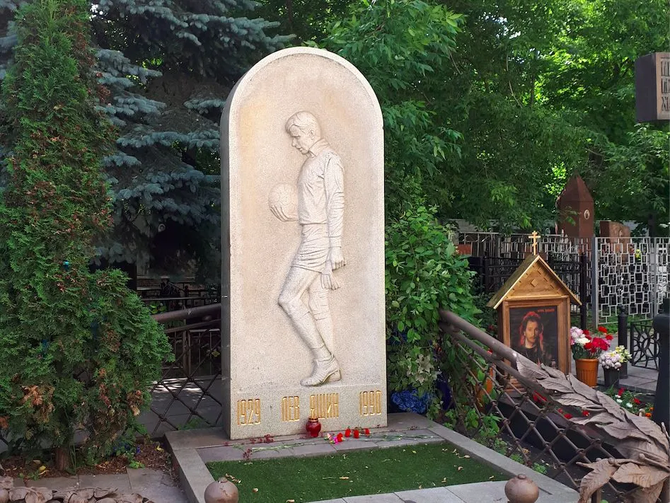 Épisode 11 : Le cimetière de Lev Yachine est plus beau que le vôtre