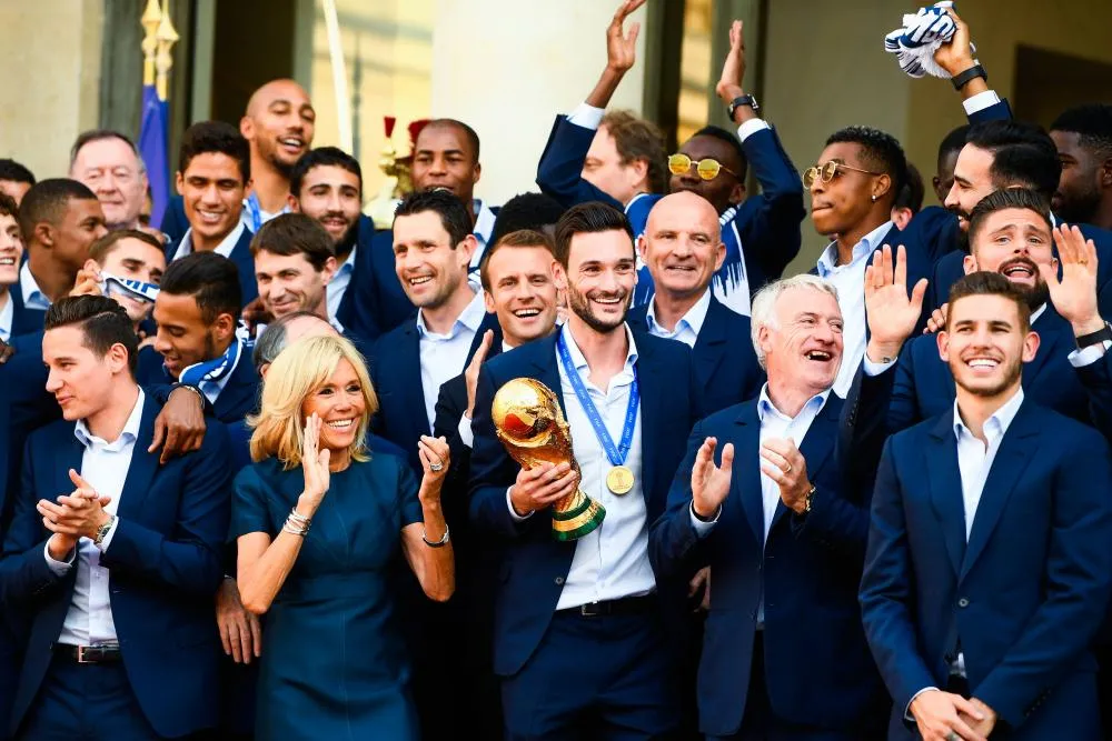 Quand les Bleus entonnent la Marseillaise sur le perron de l’Élysée