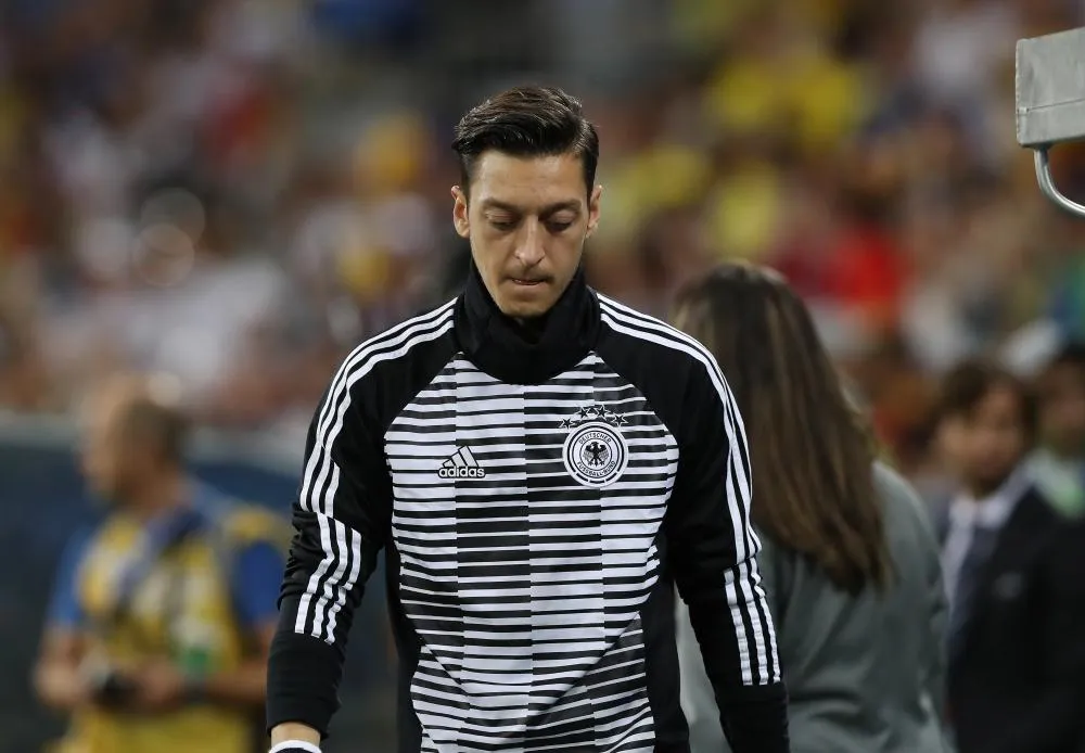 Mesut Özil se retire de la sélection allemande à cause du racisme
