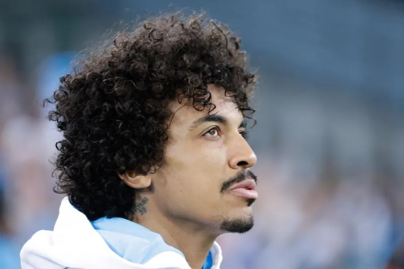 Luiz Gustavo prend la défense de Neymar