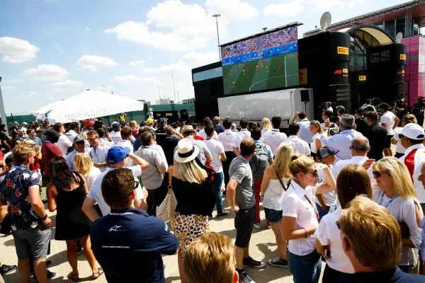 Un écran géant prévu au Champ-de-Mars pour la finale