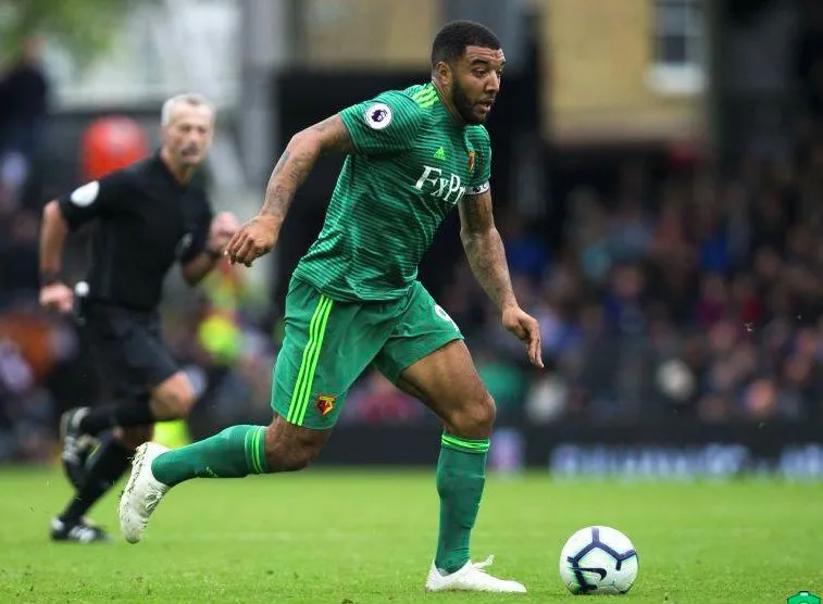 Troy Deeney aime bien les cheveux de Van Dijk