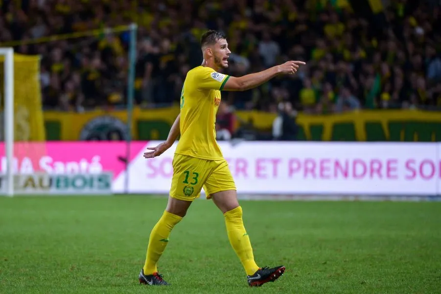Miazga se moque de la taille de Lainez en plein match