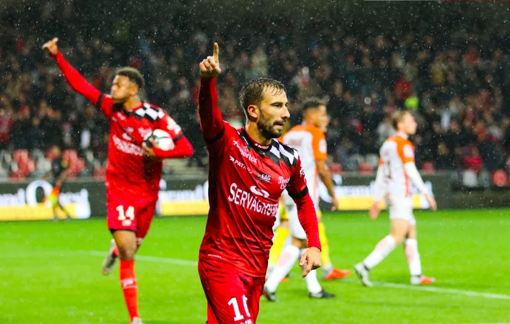 Le maillot de Benezet vendu aux enchères