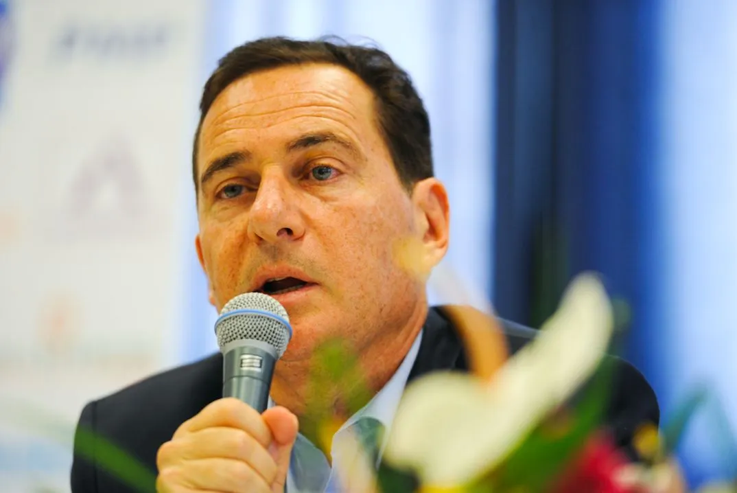 Éric Besson : «<span style="font-size:50%">&nbsp;</span>Pour 50 millions d&rsquo;euros, on peut s&rsquo;offrir un bon club de L1<span style="font-size:50%">&nbsp;</span>»