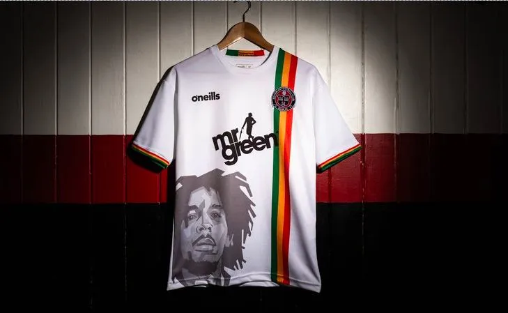 Le maillot du Bohemian FC en l&rsquo;honneur de Bob Marley