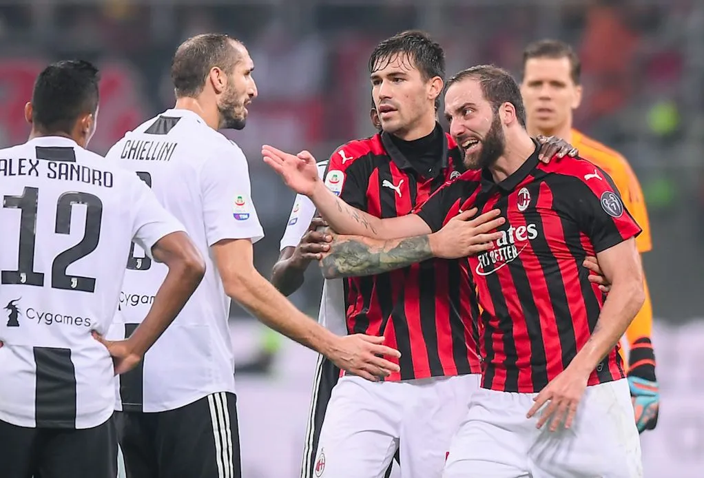 Deux matchs de suspension pour Higuaín