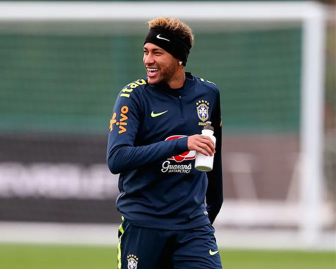 Neymar agacé par les fausses rumeurs