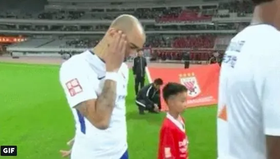 Le Brésilien Tardelli suspendu pour manque de respect envers l&rsquo;hymne chinois