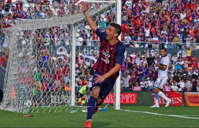 Un joueur de 14 ans marque dans le Superclásico paraguayen
