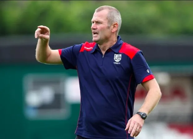 Un entraîneur perd son téléphone avec 2000 contacts