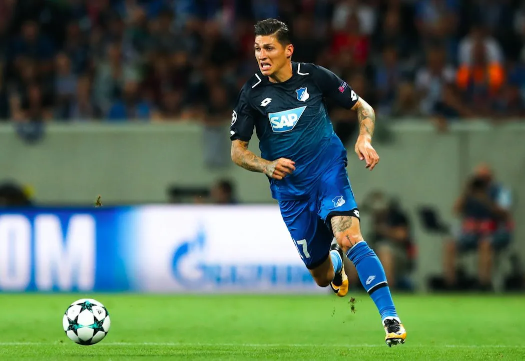 Deux recrues de Stuttgart ont le même tatouage : le prénom de leur grand-mère