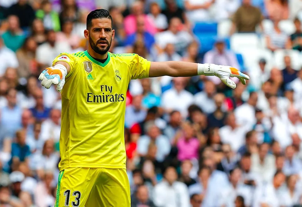 Kiko Casilla signe à Leeds United