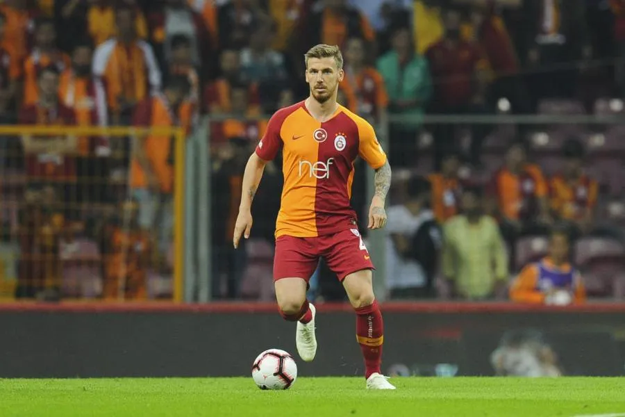 Un joueur de Galatasaray prétend être malade et se fait griller en vacances aux Maldives