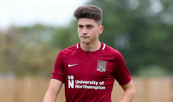 Un abonné de Northampton devient pro en cours de saison