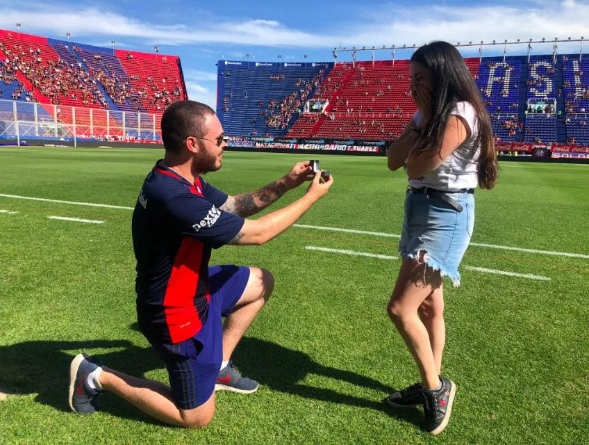Une demande en mariage dans un stade en Argentine