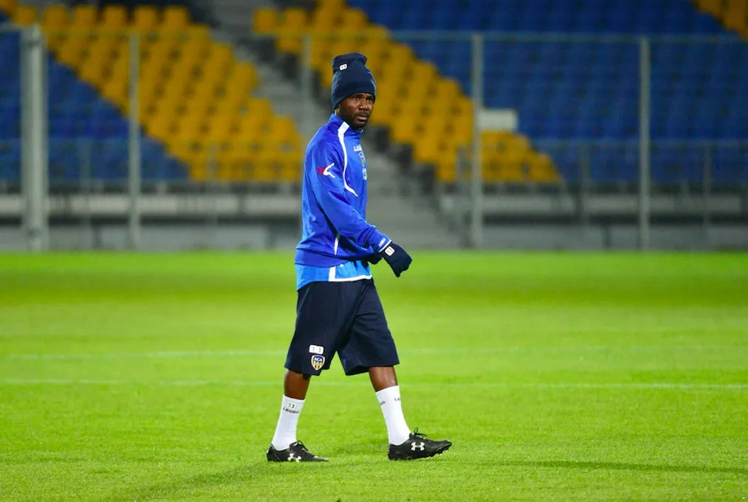 Chimbonda signe en&#8230; 10e division anglaise