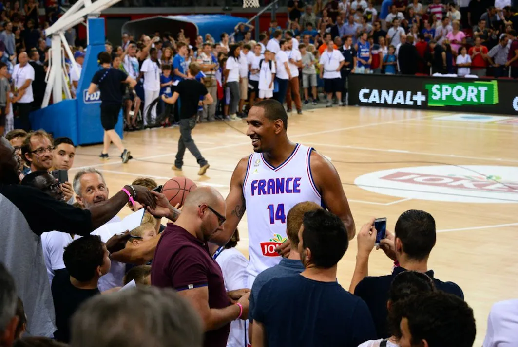 Alexis Ajinça, «<span style="font-size:50%">&nbsp;</span>plus grand<span style="font-size:50%">&nbsp;</span>» supporter des Verts